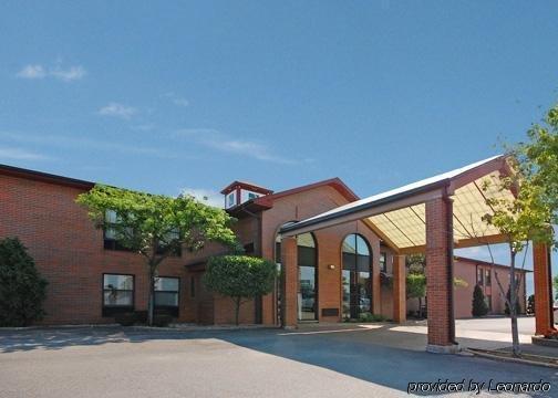 Howard Johnson By Wyndham Waukegan Great Lakes Exterior photo