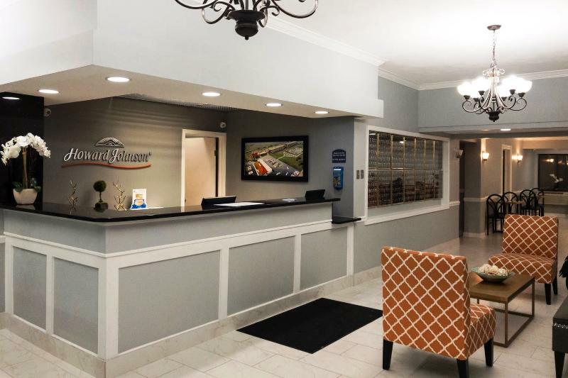 Howard Johnson By Wyndham Waukegan Great Lakes Exterior photo