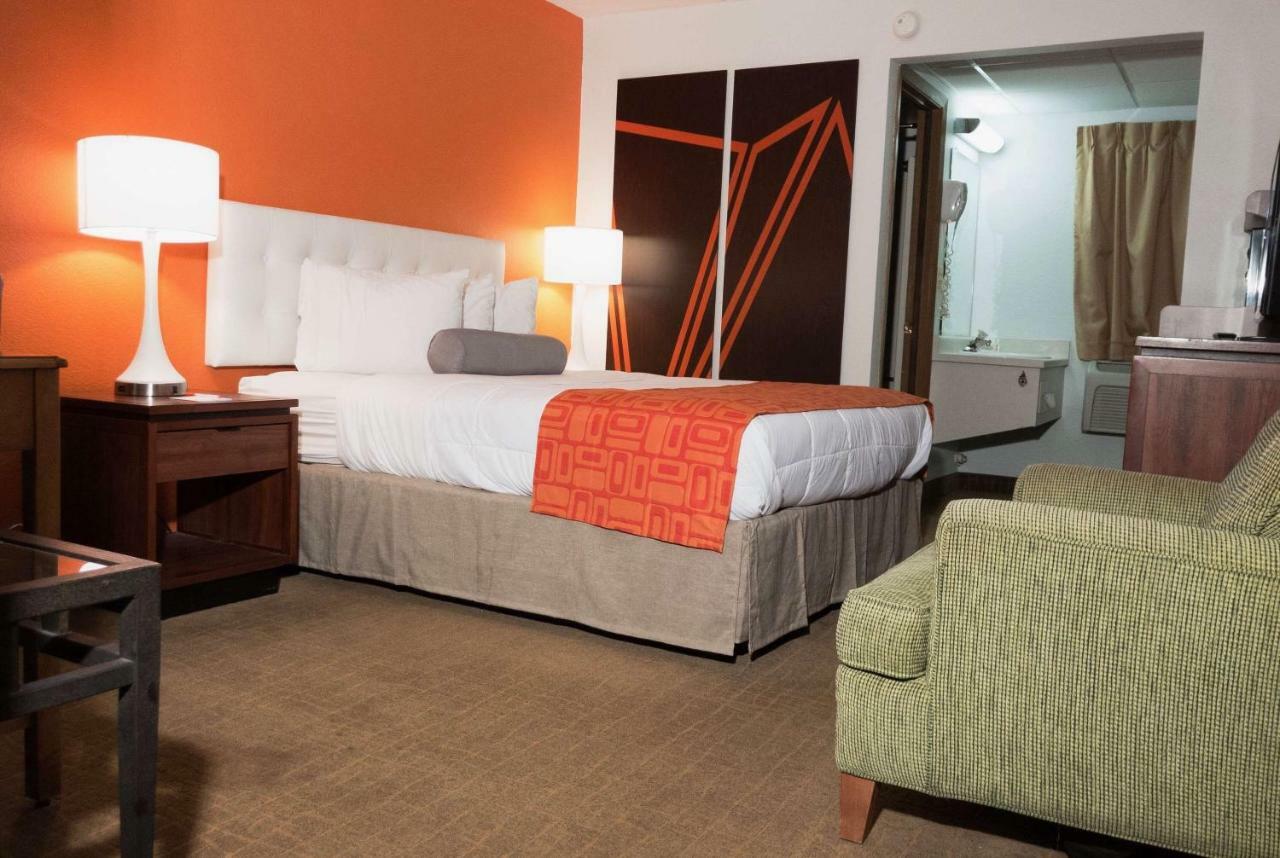 Howard Johnson By Wyndham Waukegan Great Lakes Exterior photo